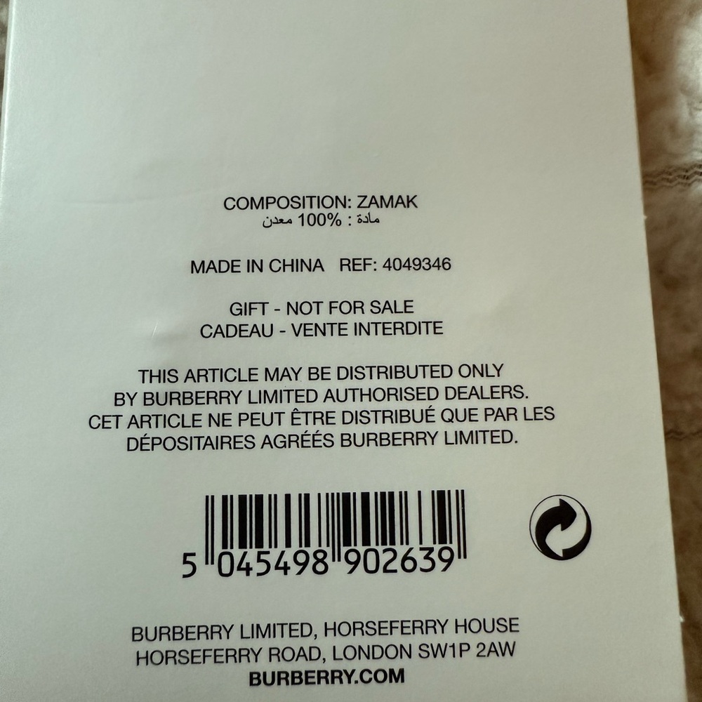 Burberry Gold Heart Keyring/Bagcharm with Ribbon - Picture 5 of 5